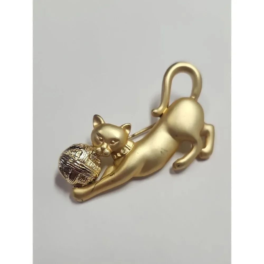 Danecraft Gold Tone Cat Brooch with Yarn Ball - Elegant Cat Pin